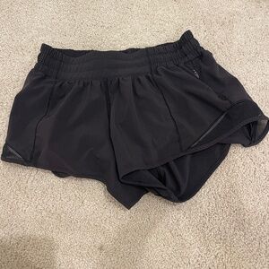 Lululemon Black Hotty Hot shorts size 4 2.5 inch